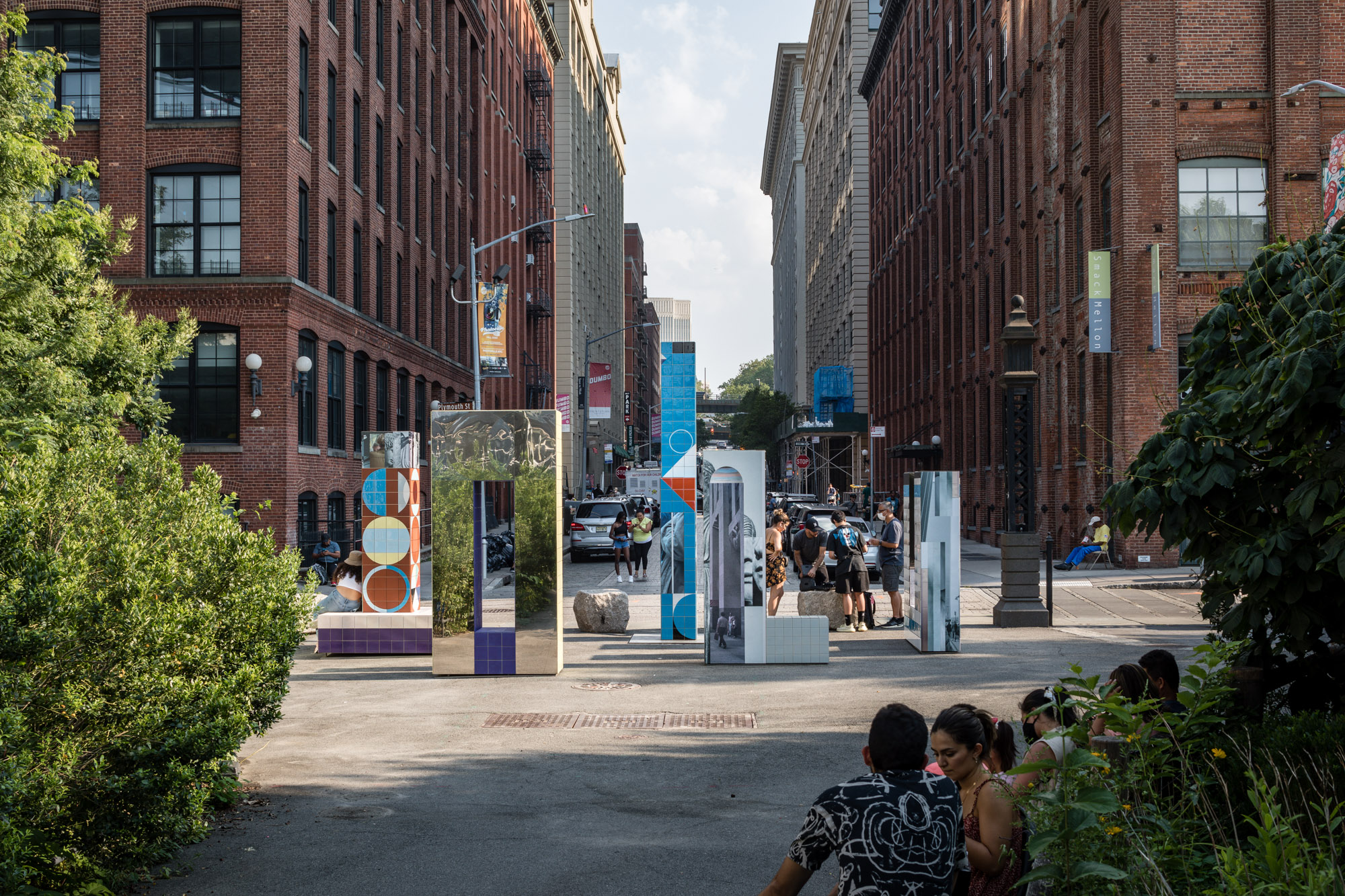 A new work by Claudia Wieser invites the public to become ‘actors in their own urban narrative’. Five large-scale sculptures in Brooklyn create a space of contemplation and encounter<br />
