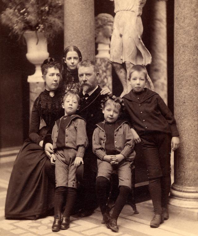 Carl og Ottilia Jacobsen med deres børn Theodora, Alf, Helge og Vagn. 1888_0